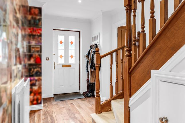 4, Eleanors Close, Ware photo 2