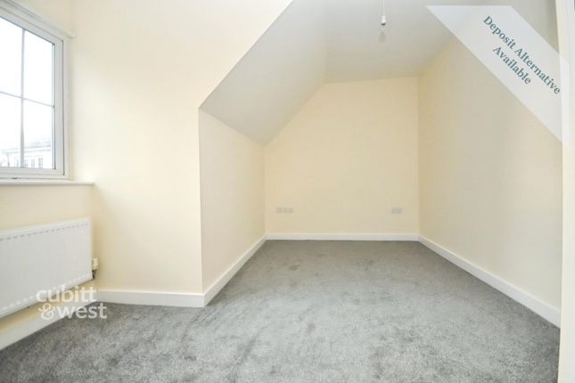 14, Grove Court, Crawley photo 4