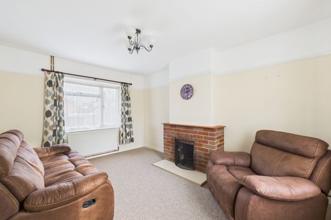 10 Fords Close, High Wycombe photo 3