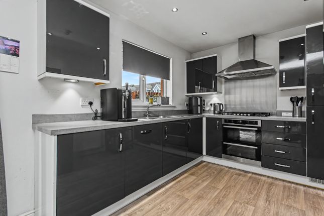 85, Hillhead Drive, Paisley photo 4