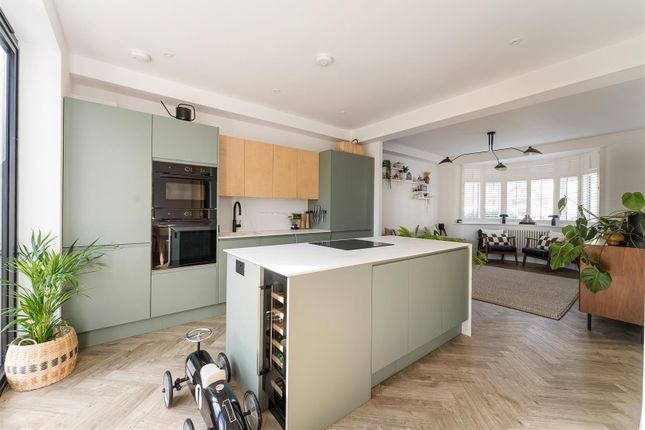 106, Coolgardie Avenue, Highams Park photo 2