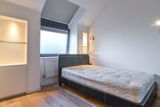 Flat 5, 164, Pentonville Road, London photo 3