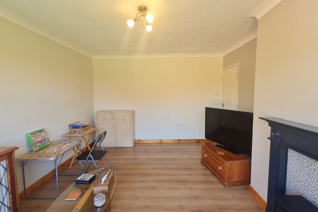 5, Winden Close, Wakefield photo 5