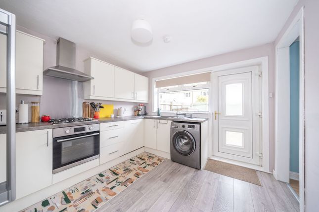82 Pinebank, Livingston photo 2