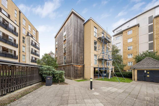 Flat for sale in Lanadron Close, Isleworth
