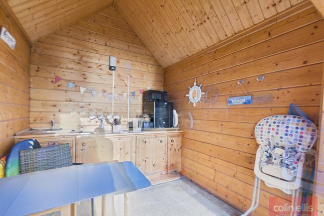 Beach Chalet 3, Penguin, North Bay Promenade, Scarborough photo 4