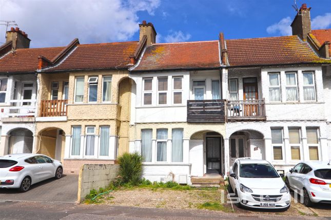 Thumbnail Flat for sale in Woodgrange Drive, Southend-On-Sea