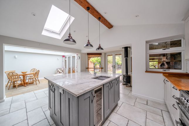 34, Rutson Road, Byfleet photo 4