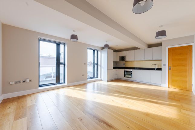 Flat to rent in Bohemia Place, Mare Street, London