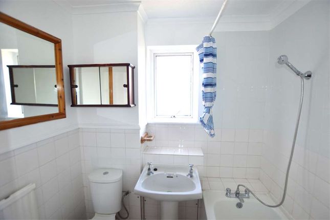 Flat to rent in Glimpsing Green, Erith