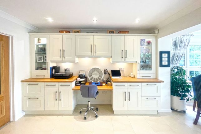 3, Paddock Gardens, Lymington photo 4