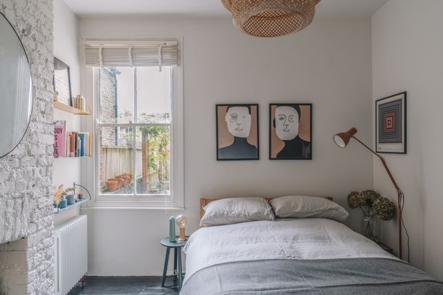 Flat for sale in Darrell Road, London