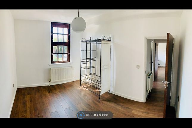 Flat to rent in Joseph Lister Lodge, London