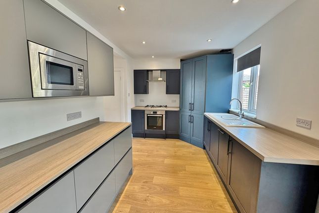 91, Deerhurst Crescent, Portsmouth photo 3