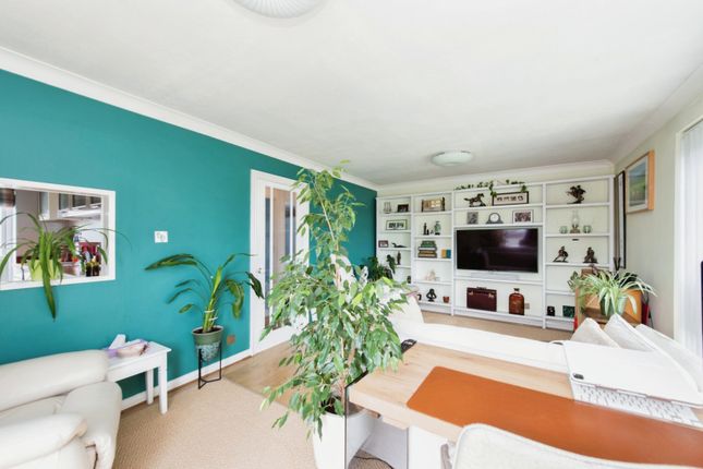 Flat for sale in Nelson Road, Whitton, Hounslow