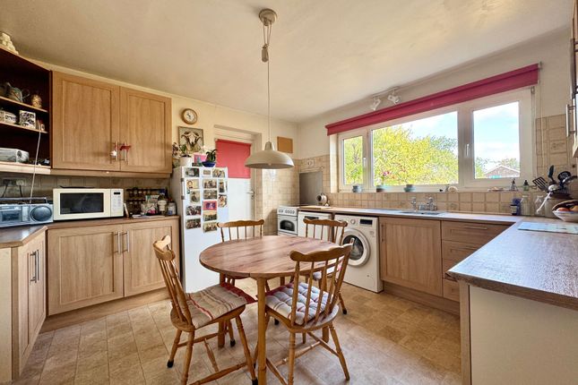 4 Howard Avenue, Wantage photo 4