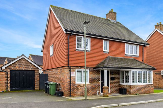 4-bed detached on 13, Blunden Way, Horley, £600,000
