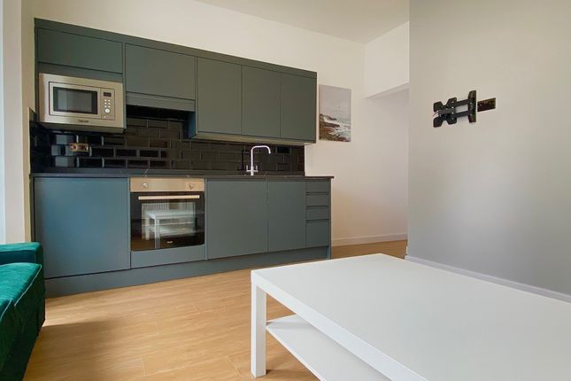 Flat 1, 108 Basingstoke Road, Reading photo 3