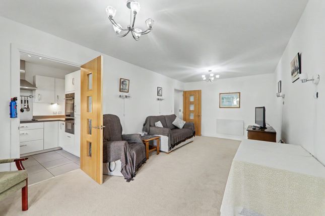 5 Triton House, Worthing photo 3