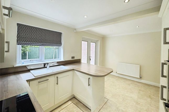 14, Paddock Close, South Yorkshire photo 4