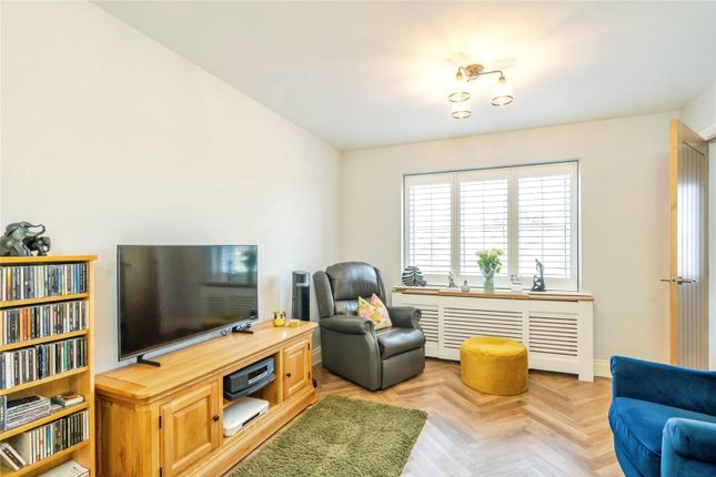 8, Kingsmead Avenue, West Sussex photo 2