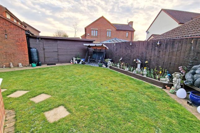 Detached house for sale in Benson Close, Bicester, Oxfordshire