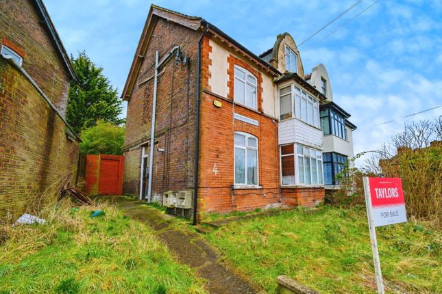 2-bed flat on 4A, Hillborough Road, Bedfordshire, £165,000