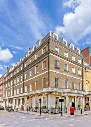 Office to let in St James's Square, London