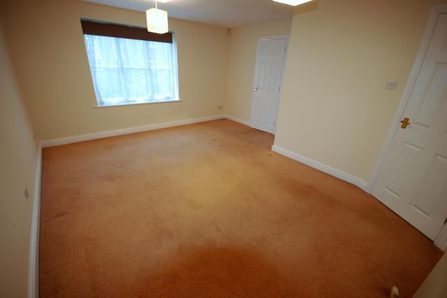 58, Frances Havergal Close, Leamington Spa photo 4