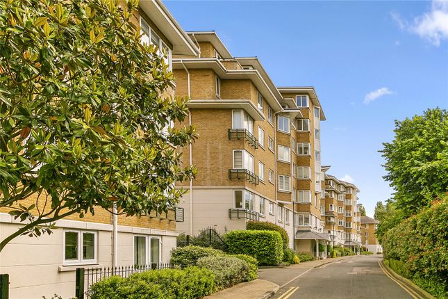 Thumbnail Flat for sale in Strand Drive, Kew, Surrey