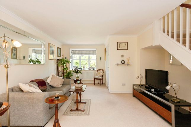 13, Curtis Close, Surrey photo 3