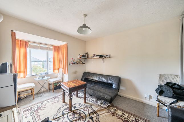 Flat 9, 31, Cotswold Way, Worcester Park photo 2