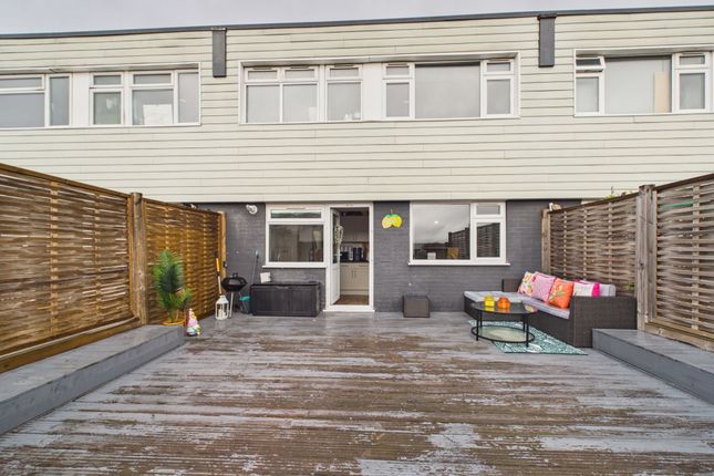3-bed flat on Flat 11 Mid Kent Shopping Centre Castle Road, Maidstone, Maidstone, £175,000