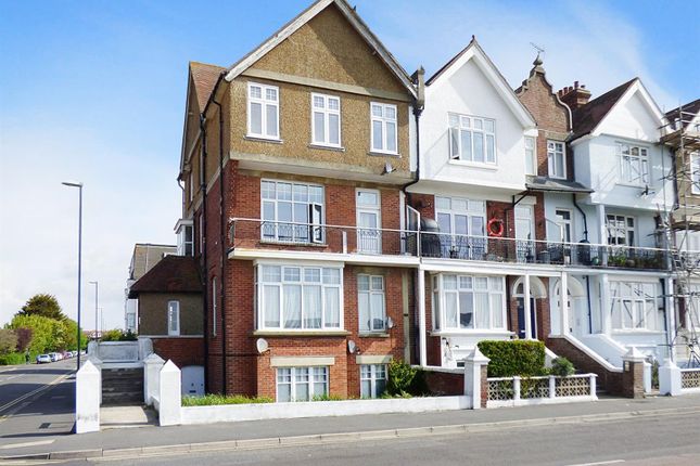 Flat to rent in South Terrace, Littlehampton