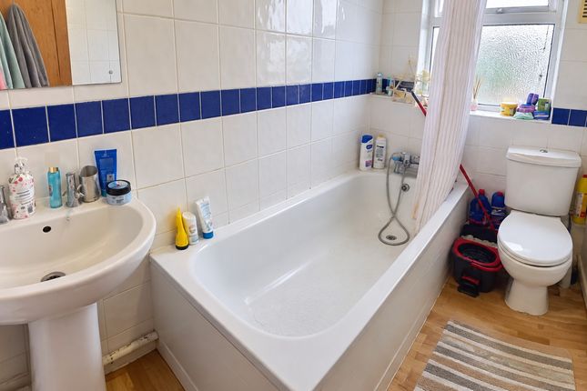 82, Lansbury Road, Enfield photo 5