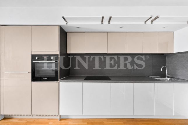 Flat 23, Butterfly Court, Bathurst Square, London photo 4