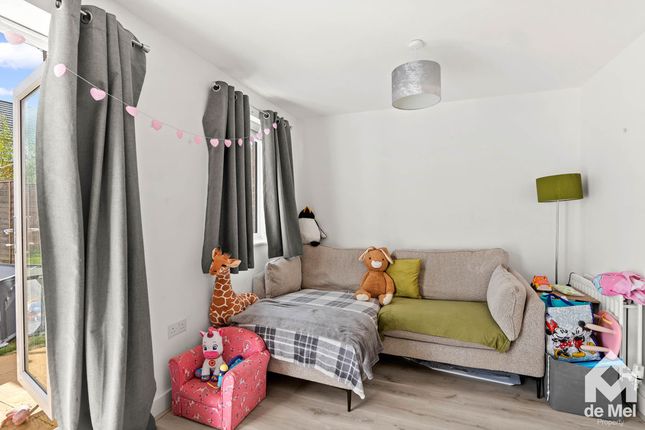 8, Poppy Drive, Cheltenham photo 4