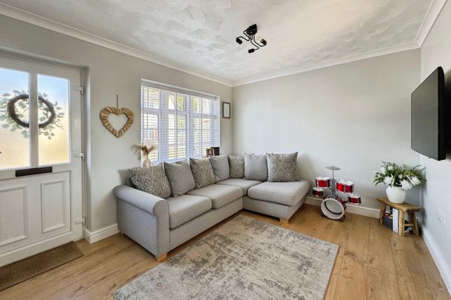 9 Sunningdale Drive, Gorseinon, West Glamorgan photo 4