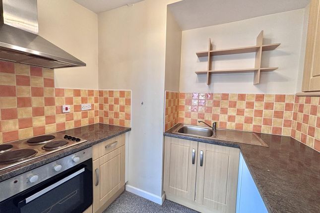 Flat 5, 8, Lower Market Street, Penryn photo 4