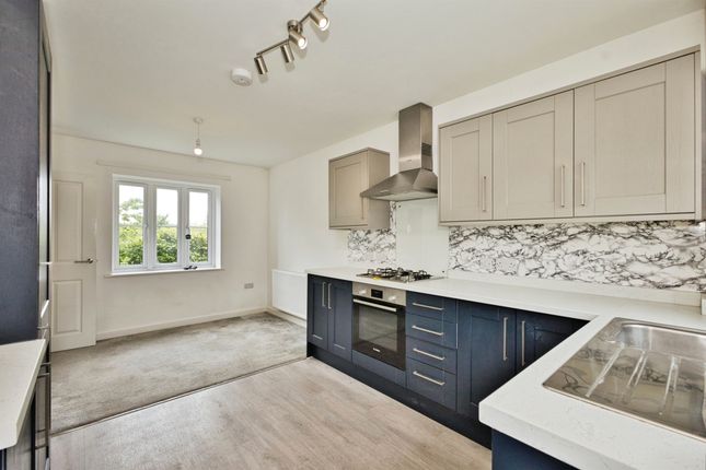 3, Chubb Close, Chard photo 4