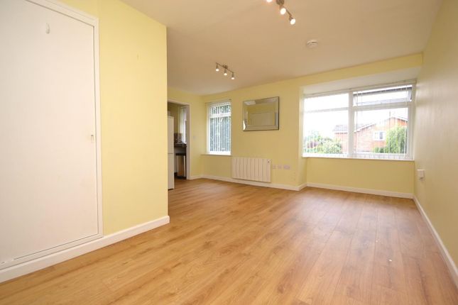 Thumbnail Studio to rent in Hartsbourne Road, Earley, Reading