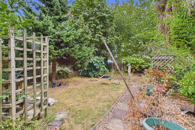 72, Featherston Drive, Burbage photo 2