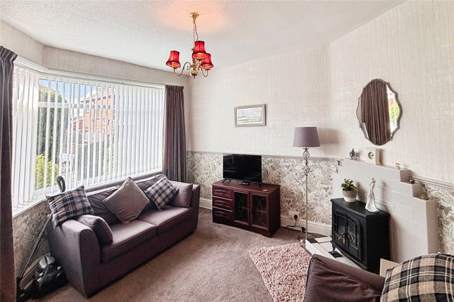 31, Fernlea Crescent, Manchester photo 3