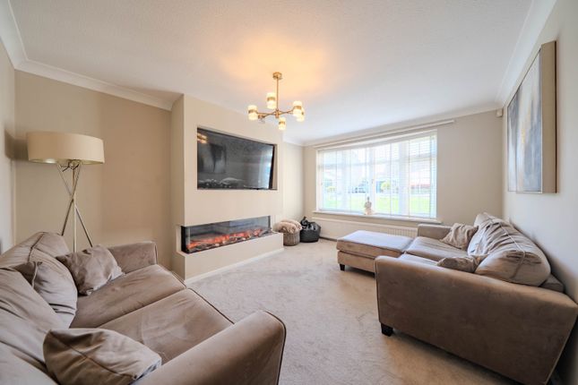 32, Nichols Way, West Yorkshire photo 2