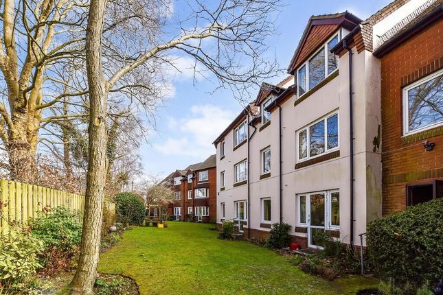 Flat 30 Lavant Court,, Charles Street, Petersfield photo 4