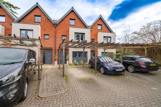 Thumbnail Terraced house for sale in Drayton Green, Ealing
