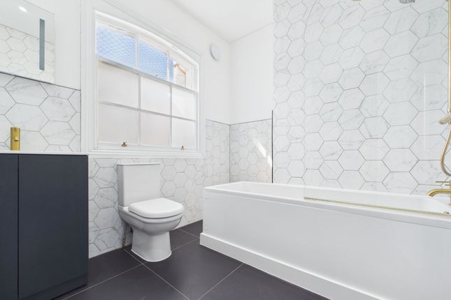 3-bed flat on 13, Regent Hill, Brighton, £2,200/mo