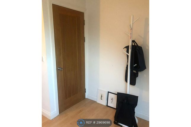Flat  Top Floor, Holly Tree Farm Broad Oak Lane, Manchester photo 5