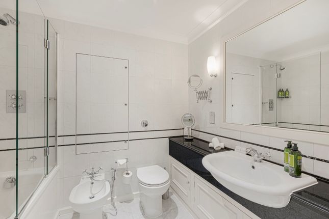 Flat to rent in Hyde Park Gate, London