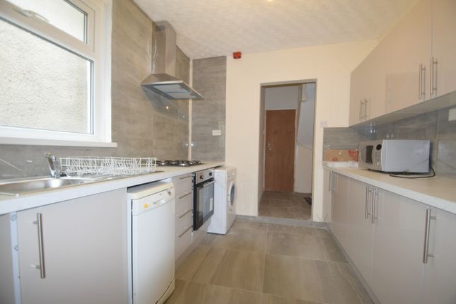 6-bed terraced on Wyeverne Road, Cardiff, £3,300/mo